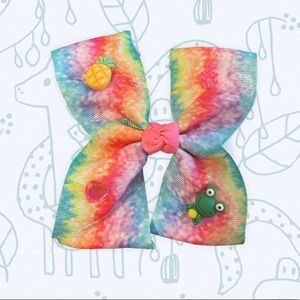 🐸 Handcrafted 5 inch hair bow with pink gems and a frog and pineapple charms 🍍